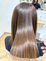 モントゥリー(Mon tree) 湿気に負けないツヤツヤ美髪ストレート