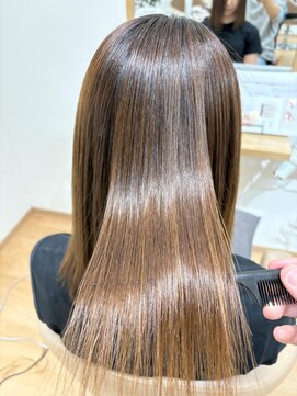 モントゥリー(Mon tree) 湿気に負けないツヤツヤ美髪ストレート