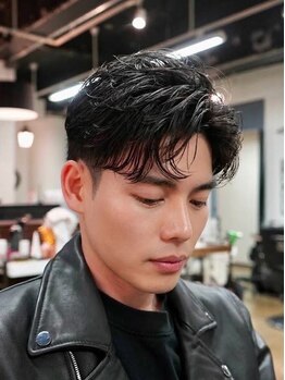 ワンワンオー バーバーショップ 博多店(@110 BARBER SHOP)の写真/【30代からの大人BARBER】ONの信頼感とOFFの抜け感を両立する、計算し尽くされた緻密なカット。