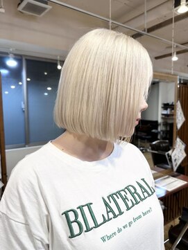 ブリッツレボルト(BLITZ R EVOLUT) ホワイトブロンド　Bob ひろ