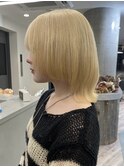ミディアムレイヤーボブハイトーンボブベージュカラーウルフボブ