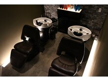 フルフラットベッドが自慢のこだわりのシャンプースペース[縮毛矯正/レイヤーカット/顔周り/髪質改善/稲毛]