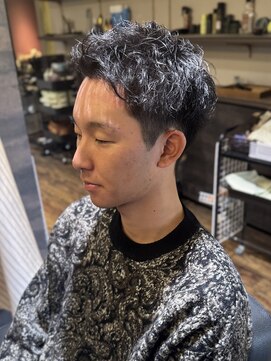 エクファフォーメン(EX-FA FOR MEN) 刈り上げセンターパート/波巻きツイストスパイラル/瀬田