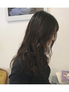 マウロア(MAULOA) “黒髪スタイル 重軽ウェーブ モテ髪パーマ   ”中西英美子