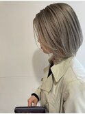 ホワイトグレージュ