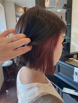 ローレン(LOREM) インナーカラー/イヤリングカラーくすみピンク/切りっぱなしボブ