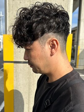 ニアウ 伊勢崎連取店(Niau) スペインカールスパイラルパーマツーブロック刈り上げフェード