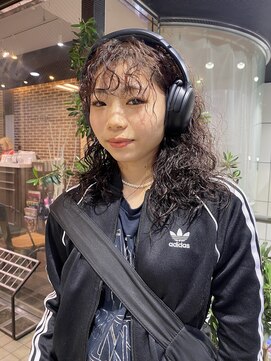 ヘアーアンドメイク ビス(HAIR&MAKE bis) カーリーパーマ 海外風パーマ スパイラルパーマ【中西思実】