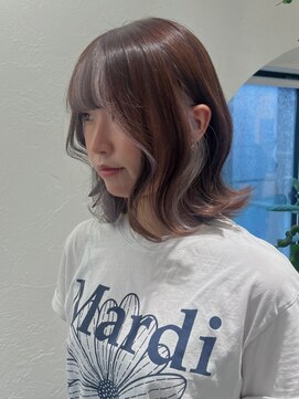 ハチ(HACHI) ブラウンカラーにインナーブリーチでパープルシルバー