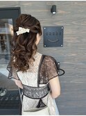 華やかなハーフアップスタイル