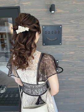 オーラ(Orla) 華やかなハーフアップスタイル