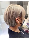 ＠ショートボブ前下がりショートミルクティーベージュ白髪ぼかし