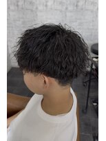 ユーエヌ(Un) 縦落ちツイストスパイラルパーマ