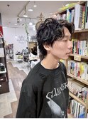 無造作ウェーブのメンズミディアム
