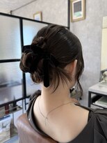 ウル(Ulu.)&nbsp;大人っぽい抜け感シニヨンアレンジ/多摩センターヘアセット
