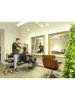 全国でも人気のスタイルを創り上げるスタイリストが一人ひとりをトータルサポート◇