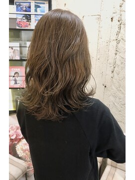 ペネロープ(Penelope) ［新宿］セミロング/レイヤー/クリアベージュ