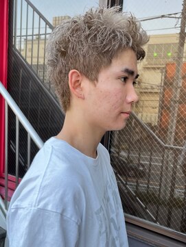 アイズ 海老名(AIZU) スパイキーショート ミルクティーベージュ ホワイトベージュ