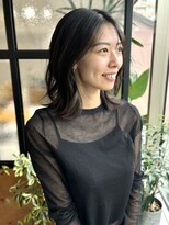 イリ(iri) 柔らかさと上品さを兼ね備えた大人ミディアムヘア