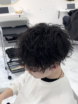 シーン(scene) アイロン質感パーマ×波巻きパーマ×black【広島】