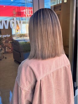 ハウディ(Howdy)の写真/経験豊富なstylistがマンツーマンで施術を担当!大人っぽさのある透明感カラーでイメチェンにも◎