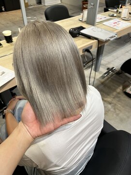 リア 布施店(Lia) シルバーカラー