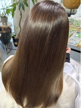 エイチヘアー(eichi hair)の写真/くせや広がりが気になる季節もお悩み解決◎ダメージを最小限に抑え、まっすぐ過ぎない自然なストレートに☆