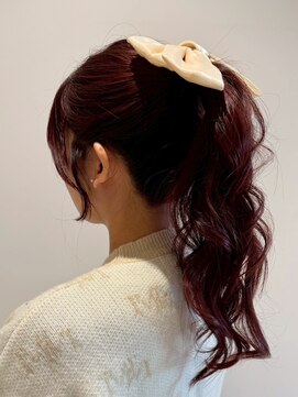 リボンがぴったり◎大人可愛いポニーテール