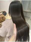 思わず触れたくなる◎艶髪ストレート