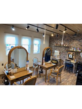 女性スタッフ5名のアットホーム空間♪小規模だから話やすく、疲れない。マンツーマンで相談のしやすさ◎