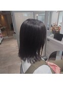 前髪なし透明感アッシュブラック大人ボブ小顔カット