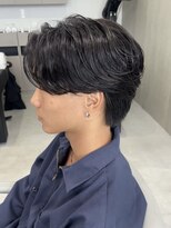 ホワイト(WHITE)&nbsp;ニュアンスパーマ　センターパート　刈り上げなし