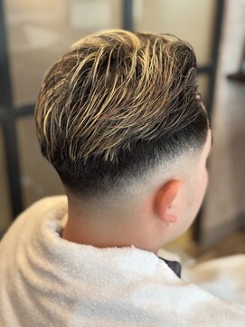 キタセンジュバーバー バイ ティーズ(KITASENJU BARBER by T's) スキンフェードxメッシュ