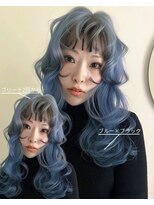 イェッカ パビル(YECCA pabil)&nbsp;ブルーとブラックの前髪デザインカラー（ブリーチ２回）