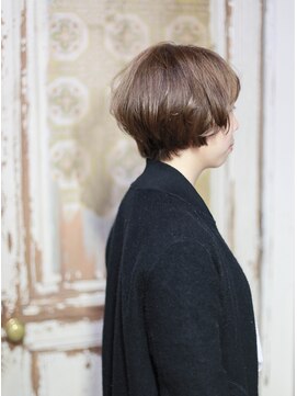 ホワイトルーム(White Room) レイヤーたっぷりのショートボブ♪