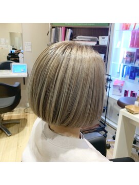 アヴァンス 京橋店(AVANCE) ぱつっとボブ×ミルクティー