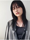 ナチュラル×モードな黒髪シースルーバンクのセミロング