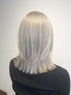 アンサム リリー(UNSOME Lille) ブリーチ2回/ホワイトカラー/切りっぱなし/表面レイヤー