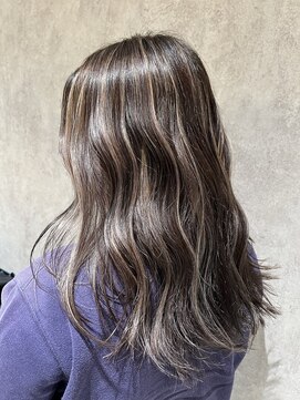 ザブリッジ(the Bridge) 20代30代40代に人気!グレージュハイライト×ロング