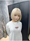 ホワイトブロンド×ミニボブ
