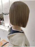 ぱつっとハイトーンボブ