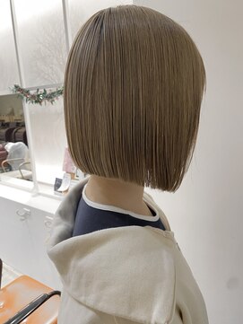 オリスト 亀戸(Orist) ぱつっとハイトーンボブ