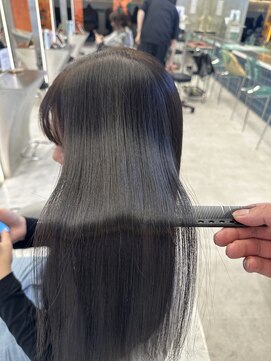 ロンドルーチェ 心斎橋(Lond luce) ダークアッシュ/ミディアムレイヤーカット［髪質改善/縮毛矯正］