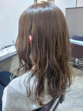 イルミナカラー　ツヤ感ヌードベージュ