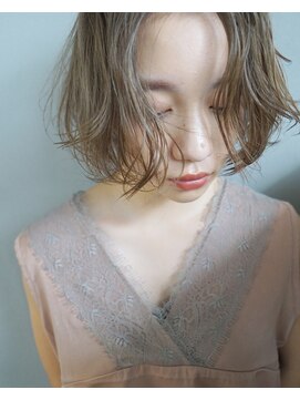 コス(kos) ラフな質感ショートボブ