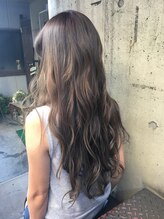 ヘアスタジオ トランク(Hair Studio TRUNK) ロングシルバーアッシュ