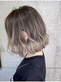 コントラストハイライト&暗髪スモーキーグレー