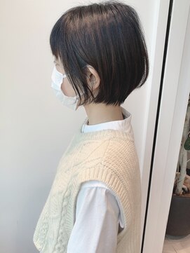 ステア ケース(stair case) 黒髪丸みショート/耳かけショートボブ/大人ショート