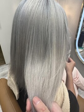 レヴェリー(REVERIE) #ホワイトシルバー#アッシュ#ケアブリーチ