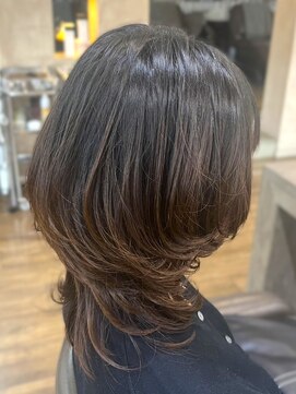 フルール(fleur) くびれミディアムウルフ＊デジタルパーマ＊形状記憶スタイル